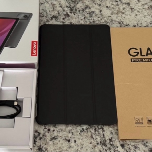 Lenovo M11 128gb Tablet with Black Cover and Accessories - Picture 1 of 4